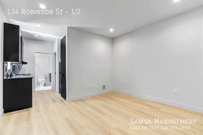 Building Photo - 134 Robinson St