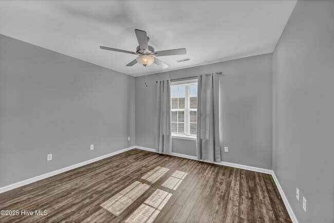 Foto del edificio - 4609 McClelland Dr