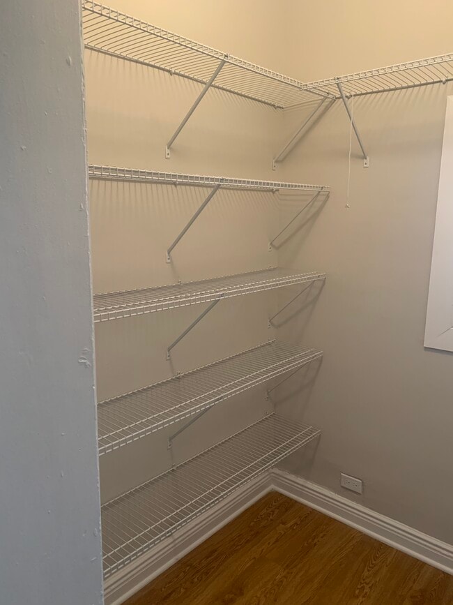 Building Photo - 35 Conger St