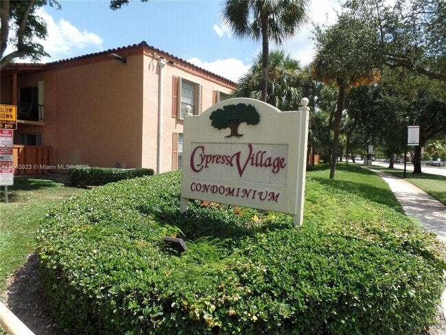 Foto del edificio - 7225 Miami Lakes Dr