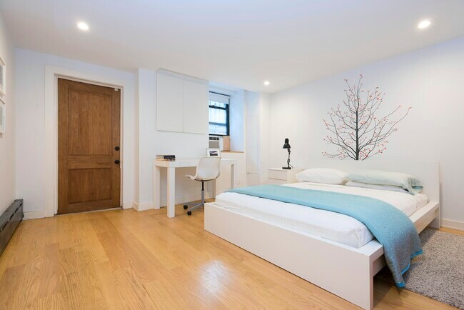 Building Photo - Fort Greene Townhouse 2-BR Garden Duplex