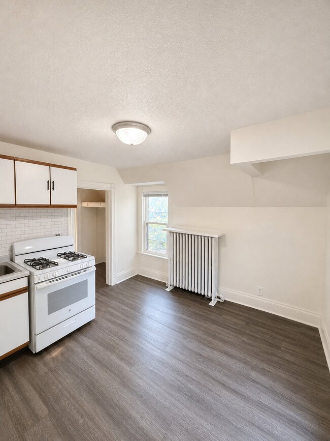 Building Photo - 1913 Carroll Ave