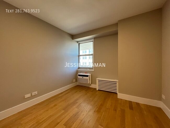 Foto del edificio - 80 N Moore St