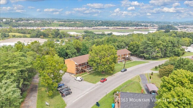 Building Photo - 2363 Mountain View Terrace SW
