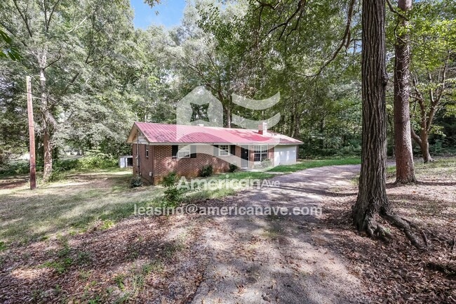 Foto del edificio - 2305 Standing Springs Rd