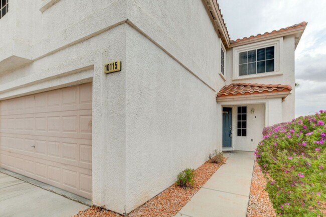 Foto del edificio - 2 Story 4 bedrooms 2.5 Bathrooms 2 car garage.