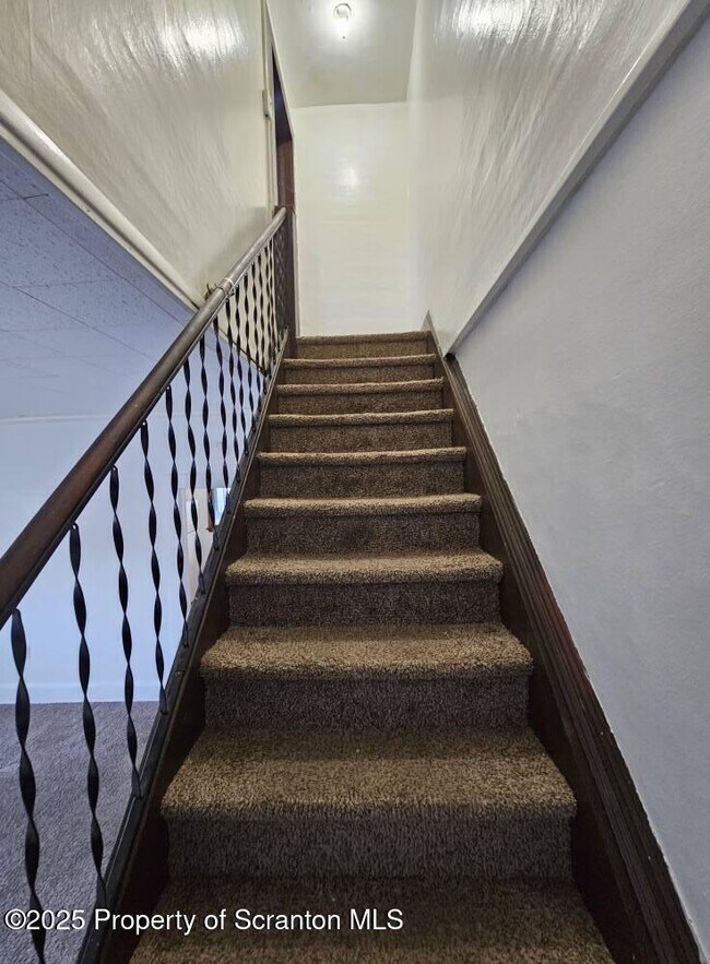 Foto del edificio - 423 E Lackawanna Ave