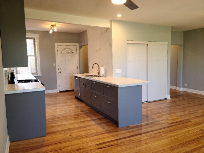 Foto del edificio - 4831 W Addison St