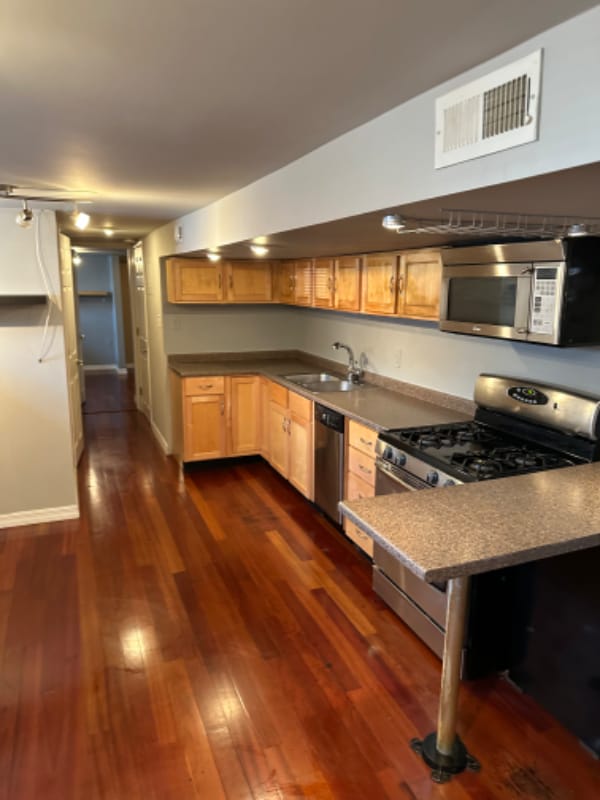 1951 W Grace St Unit G1, Chicago, IL 60613 Room for Rent in Chicago