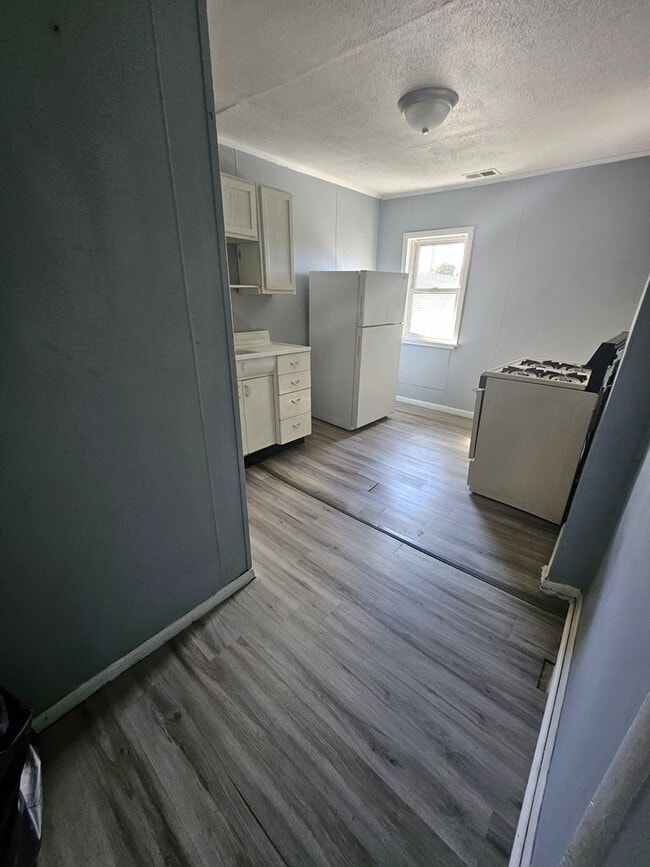 Foto del edificio - Upper 1 bedroom unit gas included