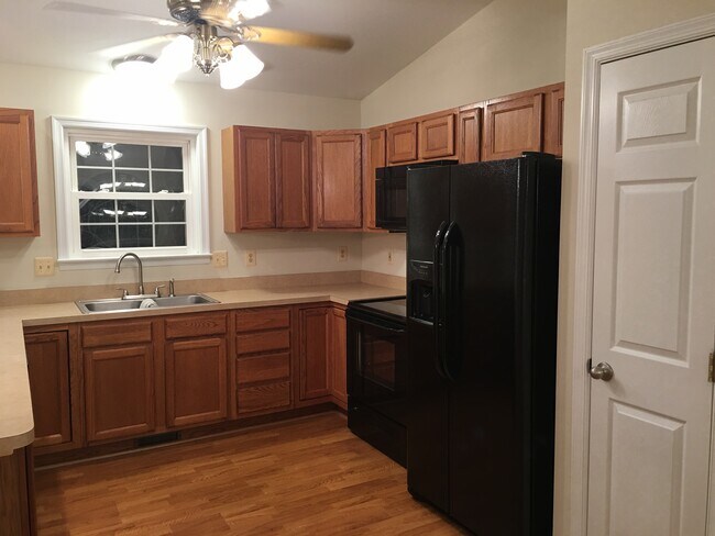 Building Photo - 8074 Cardinal Cir