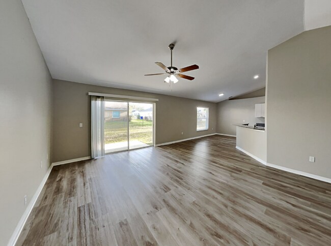 Foto del edificio - 3183 Thoroughbred Loop N