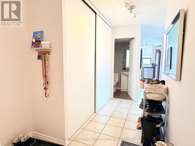 Building Photo - 40 Arthur St