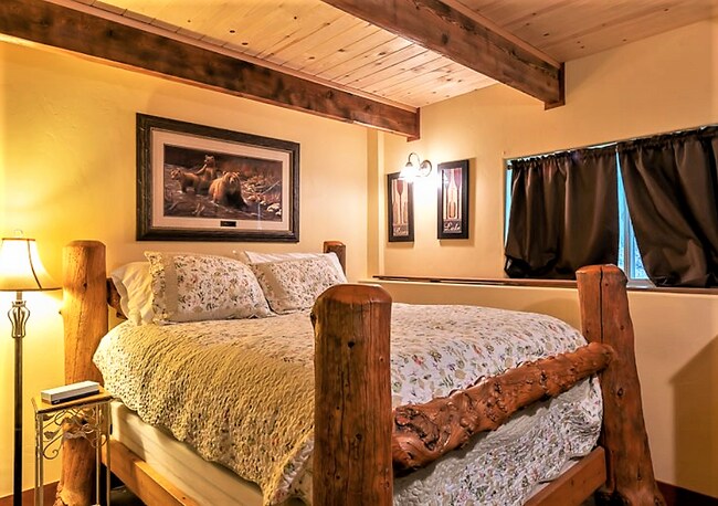 Queen Bedroom - 3000 Big Mountain Rd