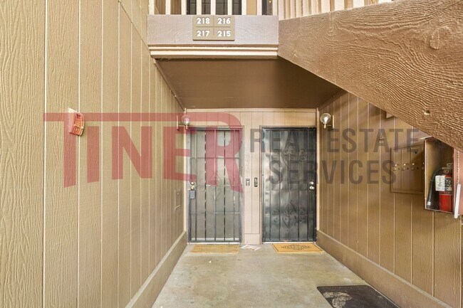 Building Photo - Pond Backyard Condominium In Sacramento!