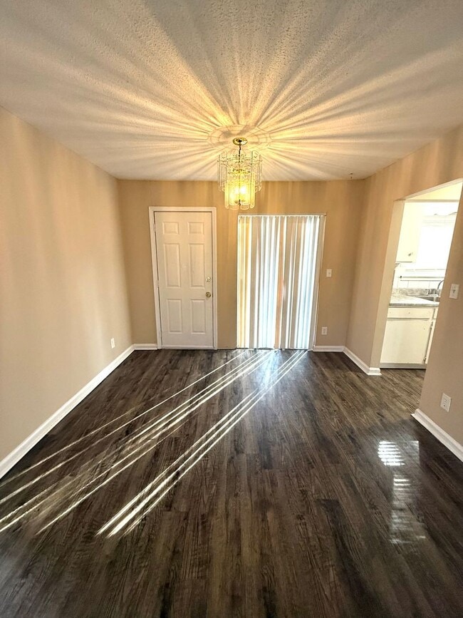 Building Photo - ** 3 Bed 2 Bath located in Regency Park ** Call 334-366-9198 to schedule a self showing