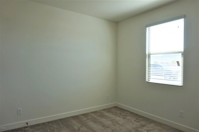 Building Photo - 3218 W Donner Dr