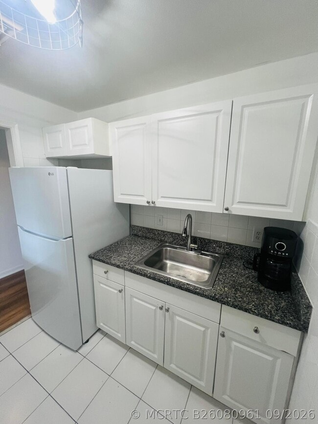 Building Photo - 1281 Plaza Cir