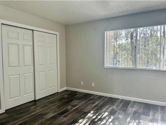 Building Photo - 1553 W Mercer Ln