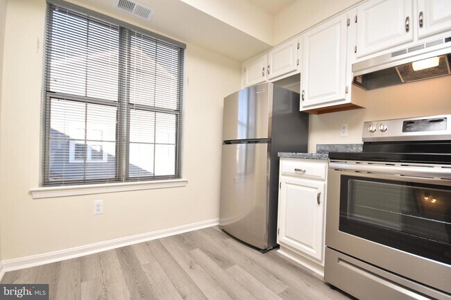 Building Photo - 7844 Waverley Mill Ct