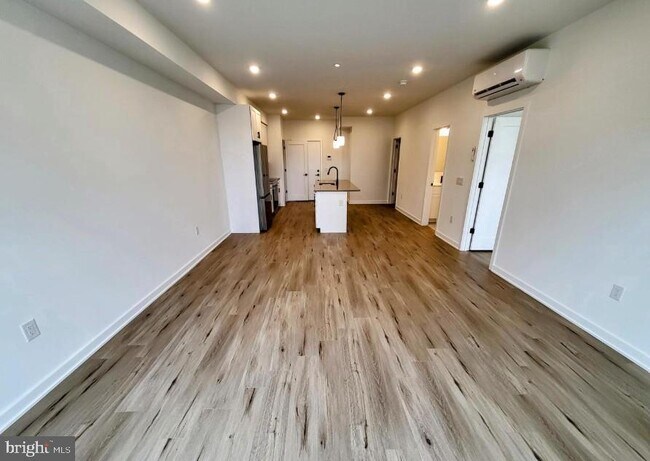 Building Photo - 22 E Rittenhouse St