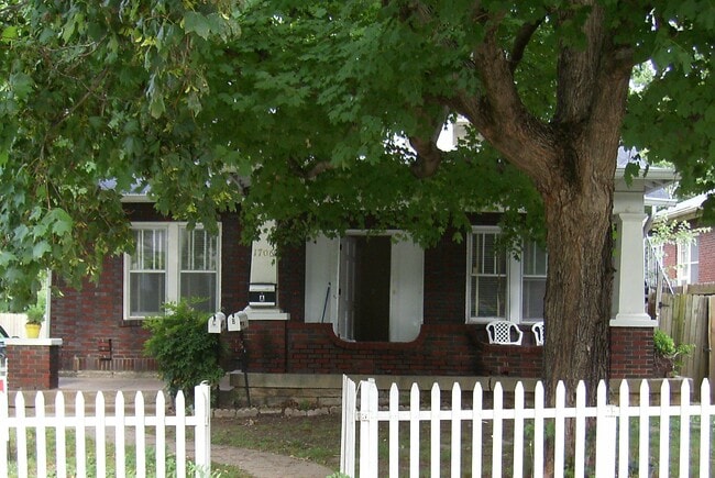 Building Photo - 1706 Villa Pl
