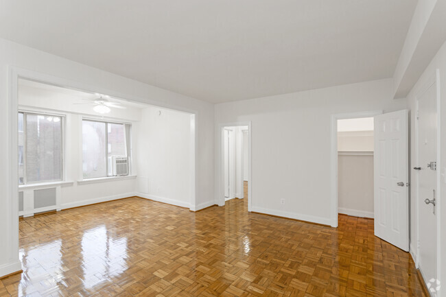 1HAB, 1BA - 680 ft² - Park Crescent