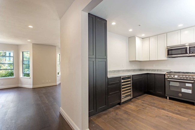 Building Photo - 235 Collins Street, Unit 2