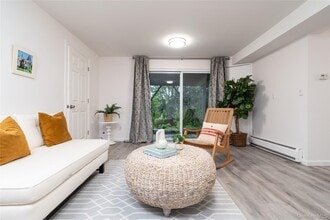 Building Photo - 1095 US-9W