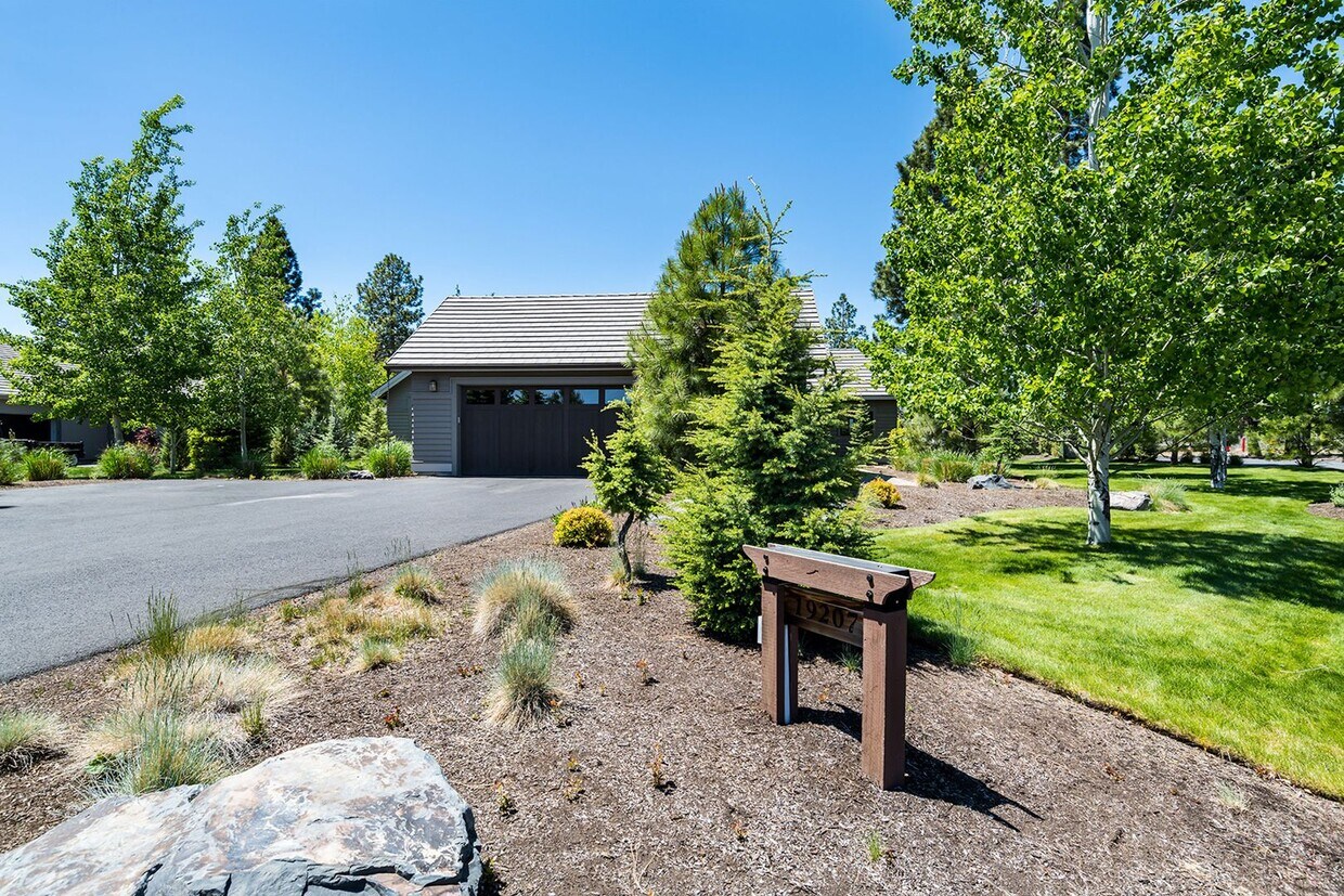 Primary Photo - High end home in Broken Top gated community