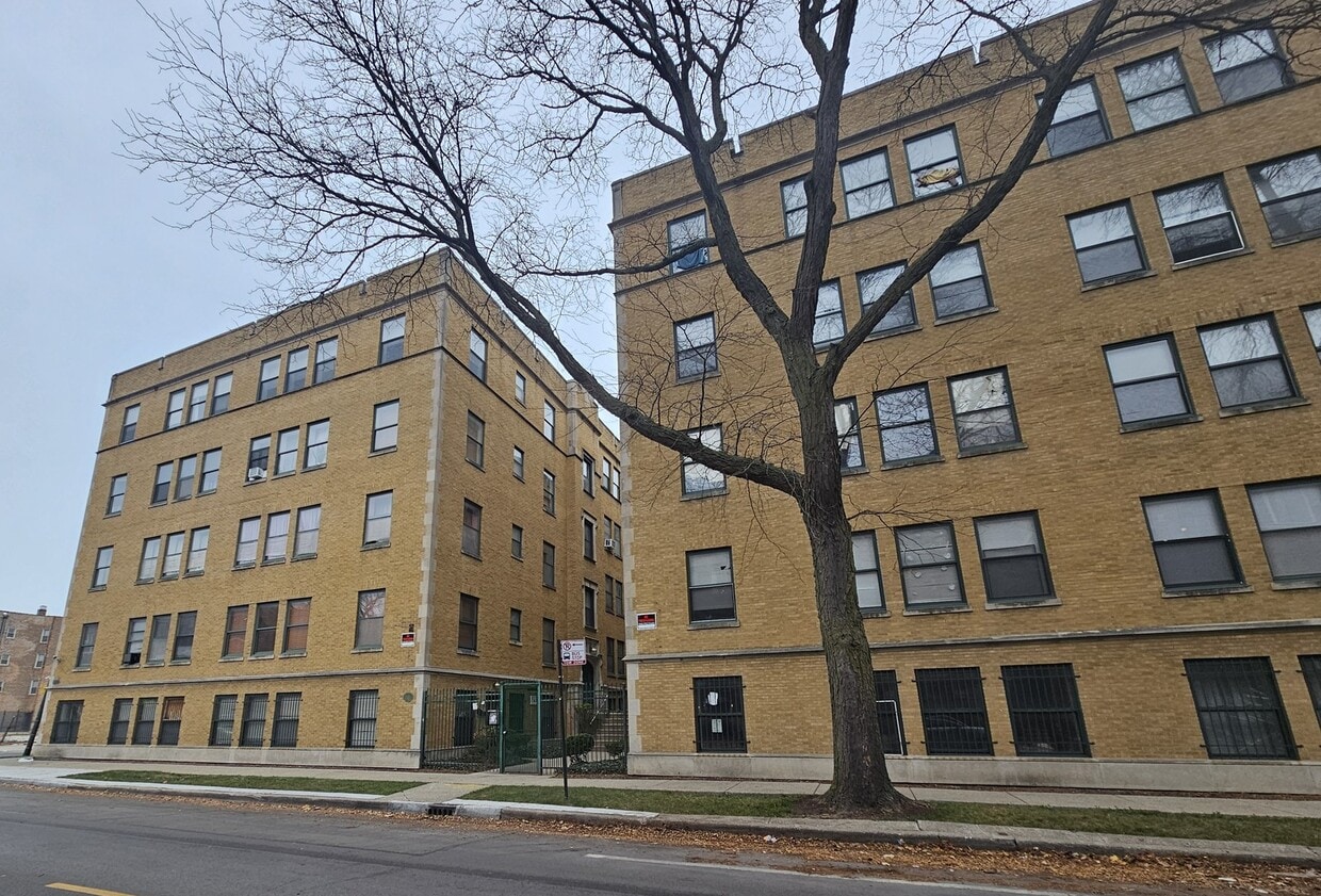 Foto principal - 7203 S Yates Blvd