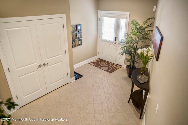 Building Photo - 204 Villa Dr