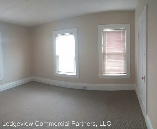 Building Photo - 335 Dubuque St