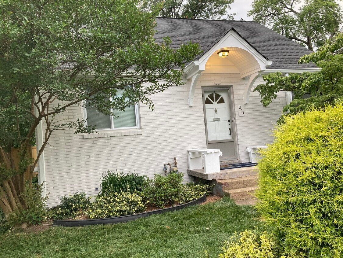 Primary Photo - 824 N Edison St