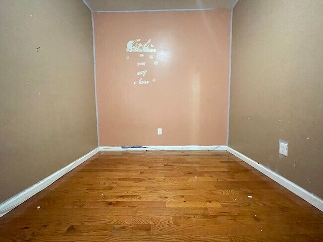 Building Photo - 143 Pearsall Ave