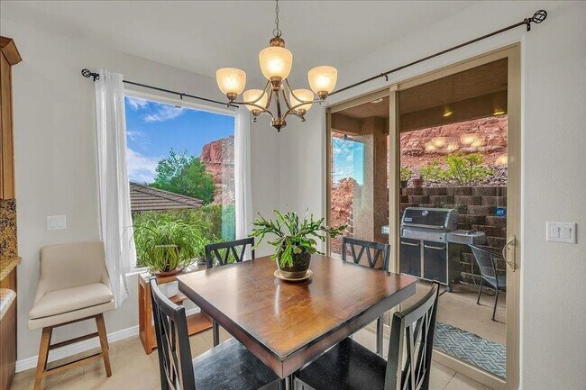 Foto del edificio - Single Level 3 Bedroom Home with Red Rock ...