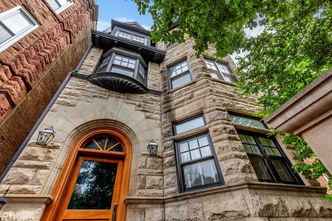 Building Photo - 746 W Belden Ave