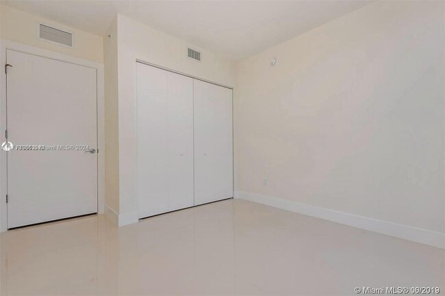 Building Photo - 3 bedroom in Aventura FL 33180