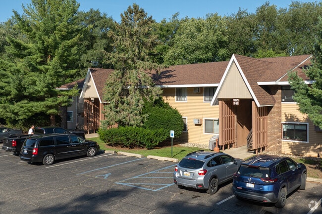 Building Photo - Rolling Pines Apartments