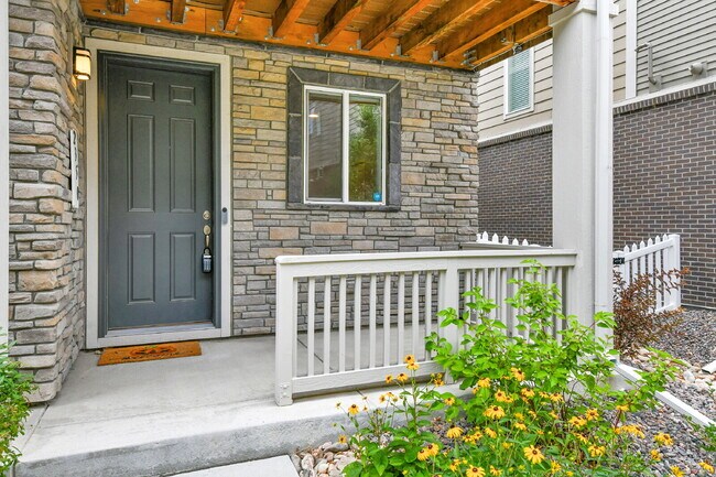 Foto del edificio - $2,775 - 3 Bed, 2.5 Bath Home in Aurora wi...