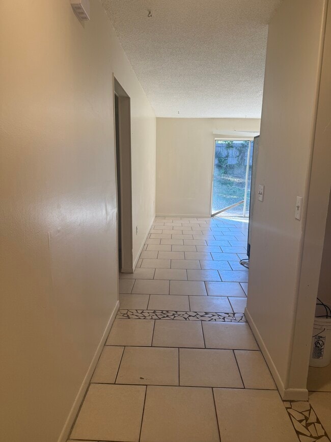 Building Photo - 810 N Hudson St