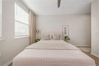 Interior Photo - Everest Largo Apartments