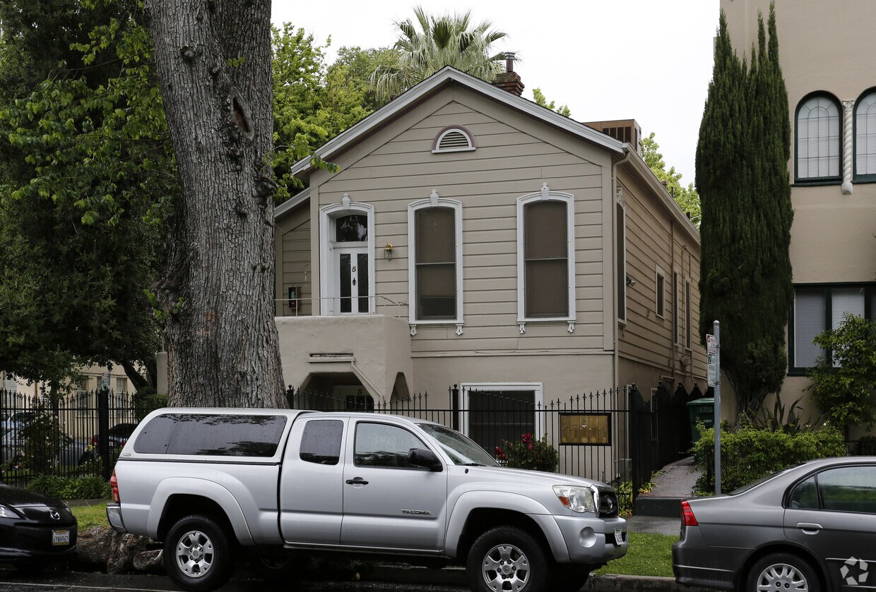 Building Photo - 1701 N St