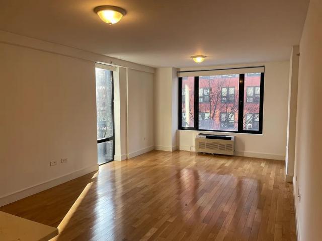 Foto principal - 0 bedroom in New York NY 10037