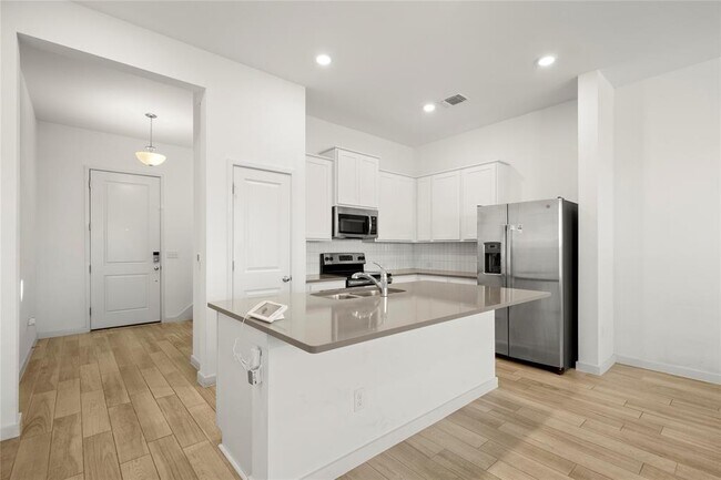 Foto del edificio - 15004 Ryman Rd