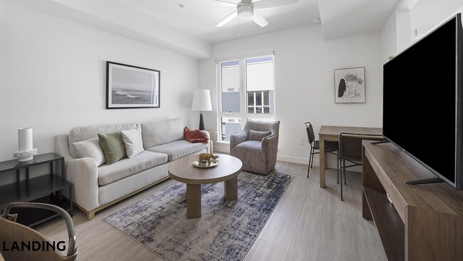 Building Photo - 707 S Farmer Ave