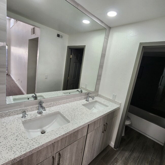 Building Photo - 32900 Cathedral Canyon Dr