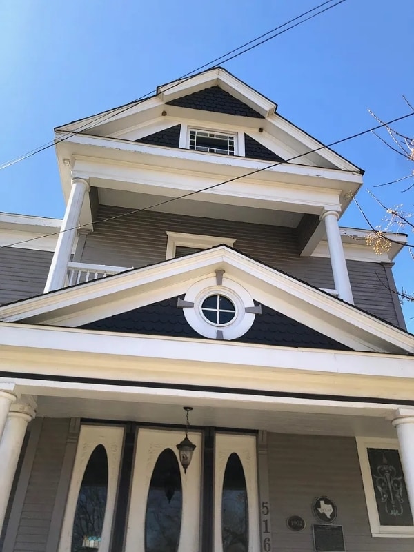 Building Photo - 516 N Grand Ave