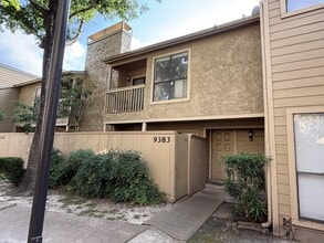 Building Photo - 9383 Pagewood Ln