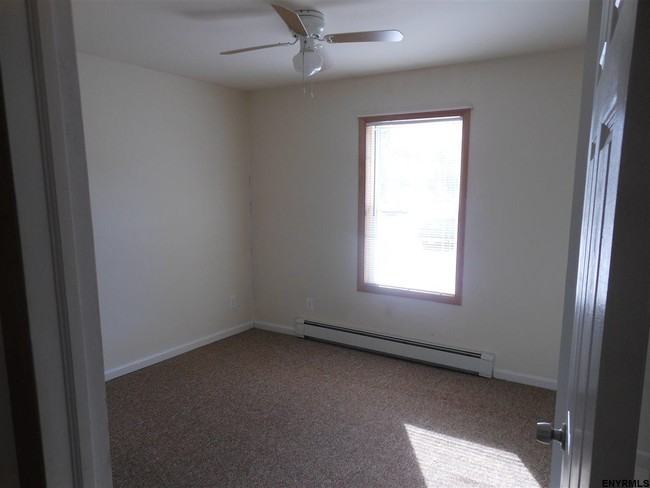 Interior Photo - 3021-3025 Aarons Way